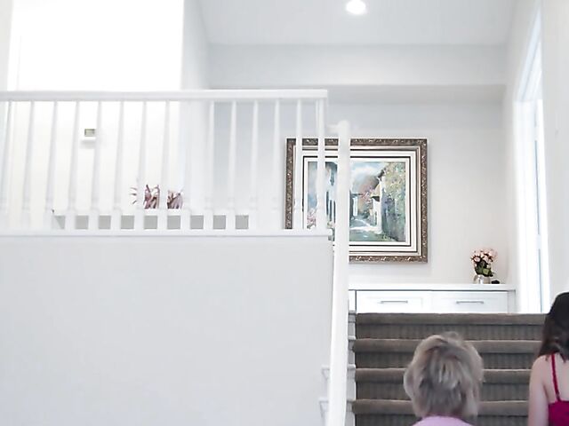 Big titted lesbian mom Dee Williams pays a visit to Aften Opal