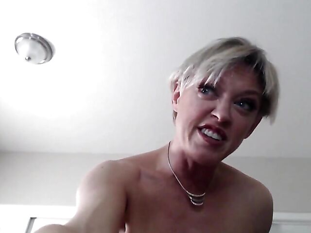 MILF busty woman Dee Williams makes herself cum on cam in lockdown