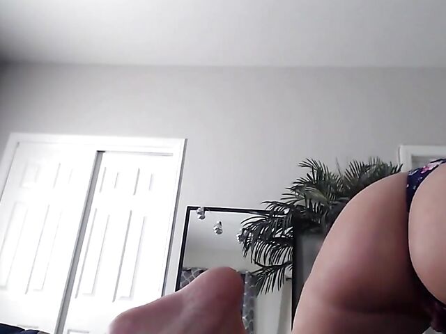 MILF busty woman Dee Williams makes herself cum on cam in lockdown