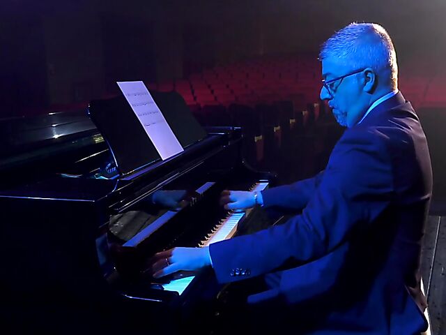 Italian porn by Mario Salieri features a natural busty burlesque queen seducing a guy to music