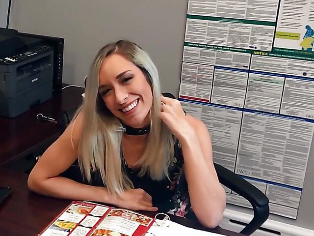 Screaming tattooed slut Vanessa Skye gets squirting orgasm with a hot guy