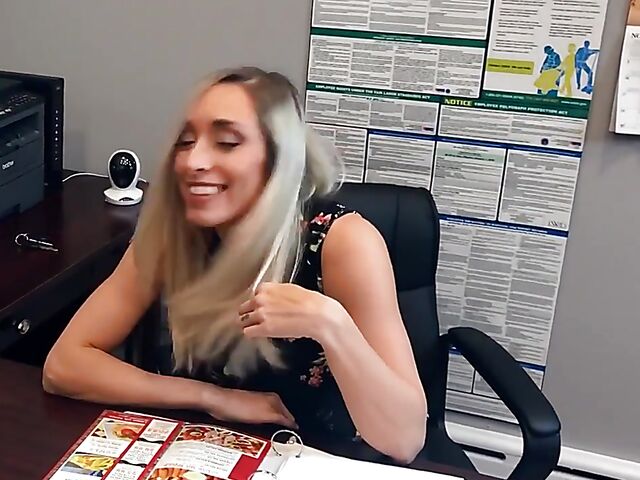 Screaming tattooed slut Vanessa Skye gets squirting orgasm with a hot guy