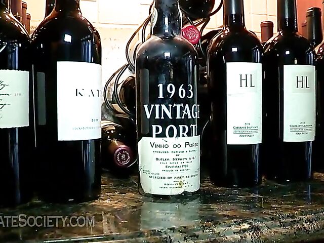 Thick anal slut with pigtails gets her ass penetrated