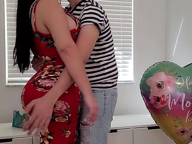 Extremely curvy mom pantyhose creampie on Mother's Day