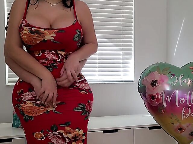 Extremely curvy mom pantyhose creampie on Mother's Day