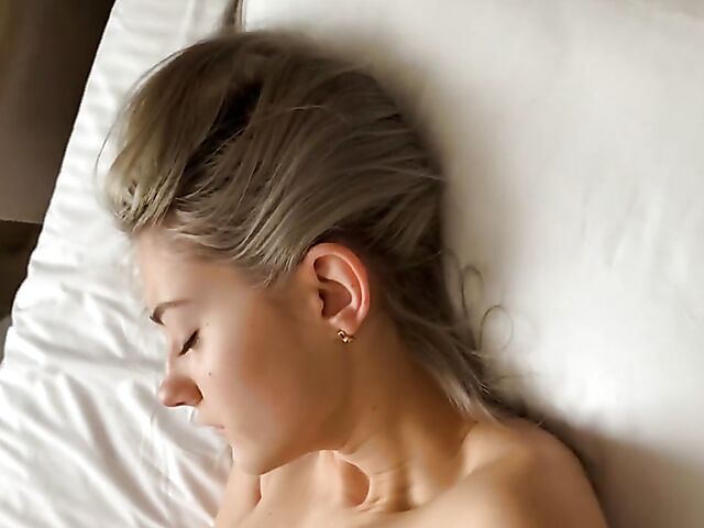 Eva Elfie - Sleepy teen creampie in her bald pussy in the morning