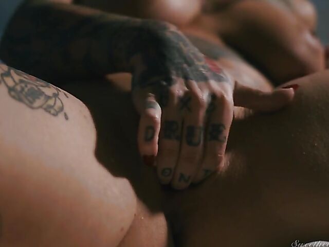 Lesbian tattoo babe Jessie Lee eats Scarlett Sage's pussy in the night