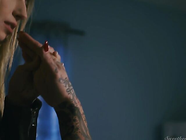 Lesbian tattoo babe Jessie Lee eats Scarlett Sage's pussy in the night