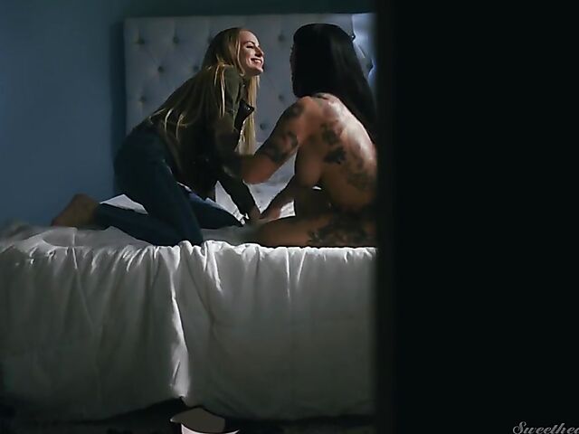 Lesbian tattoo babe Jessie Lee eats Scarlett Sage's pussy in the night