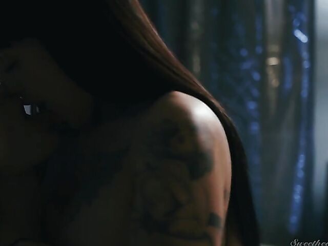 Lesbian tattoo babe Jessie Lee eats Scarlett Sage's pussy in the night