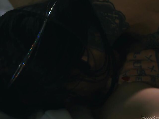 Lesbian tattoo babe Jessie Lee eats Scarlett Sage's pussy in the night