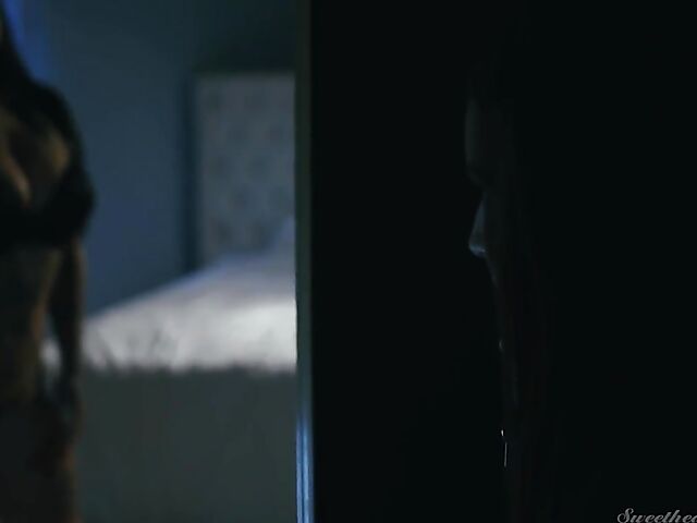 Lesbian tattoo babe Jessie Lee eats Scarlett Sage's pussy in the night