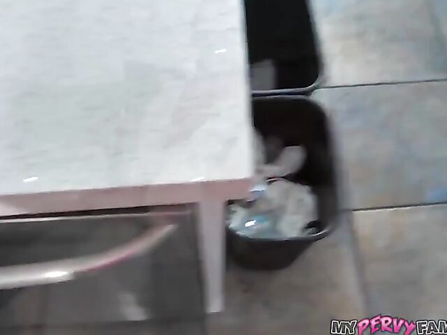 Dixie Lynn - Barefoot stepsis sex while on phone