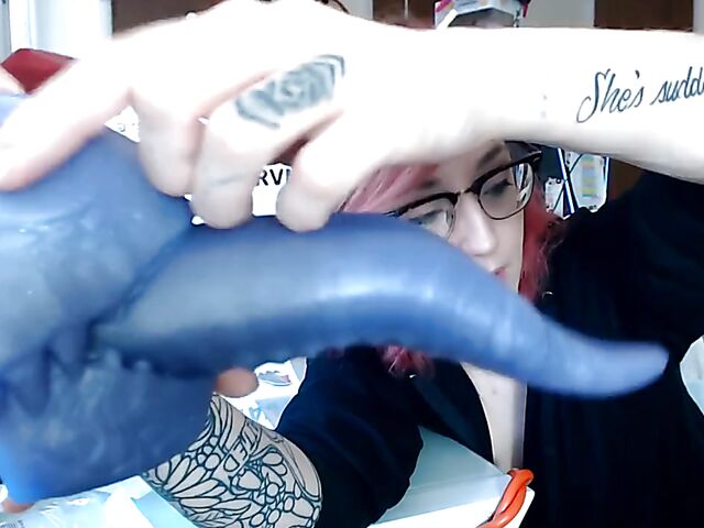 Toys unboxing and dragon dildo riding with Starsstarving