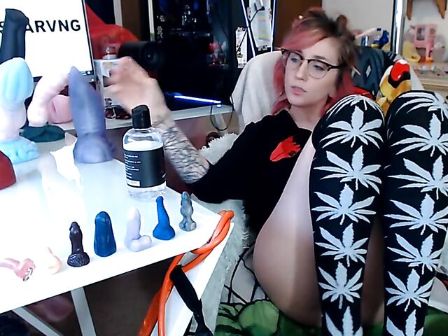 Toys unboxing and dragon dildo riding with Starsstarving