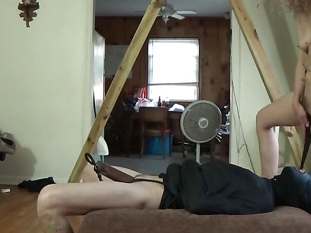 Femdom amateur facesitting and a mouthful of piss