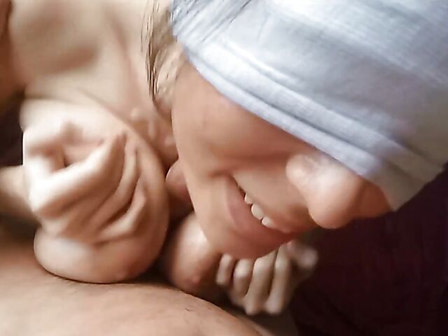 Amateur titfuck in a threesome with Thicci