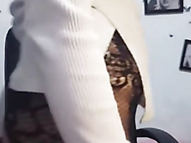 Busty Japanese webcam girl in fishnets wants to play