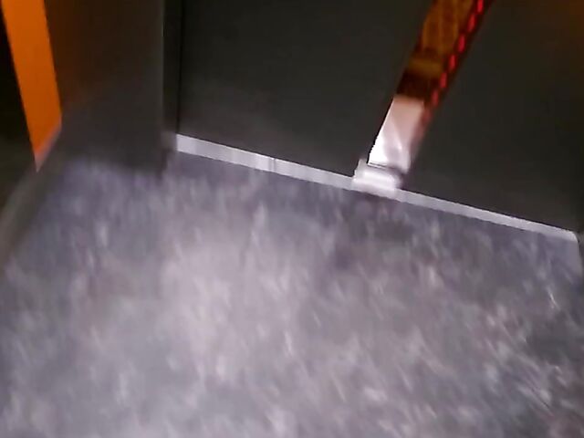 Public amateur hotel fuck with a risky girlfriend