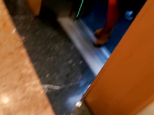 Public amateur hotel fuck with a risky girlfriend