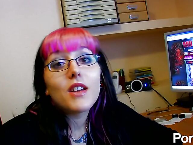 Red stockings anal with a pierced alternative french girl