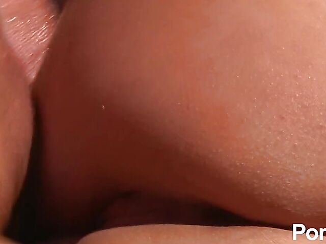 Spanish anal crazed brunette Apolonia Lapiedra fucks in the sun