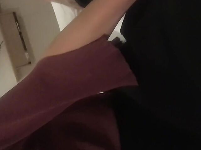 Amateur asian girlfriend eating cock, toes and ass