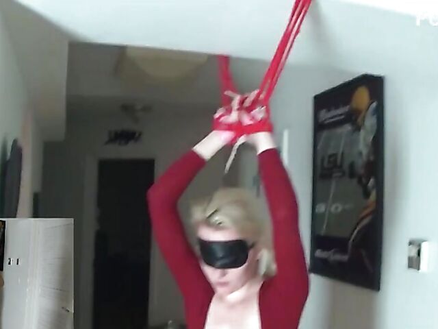 Amateur bondage sex with a blindfolded blonde GF