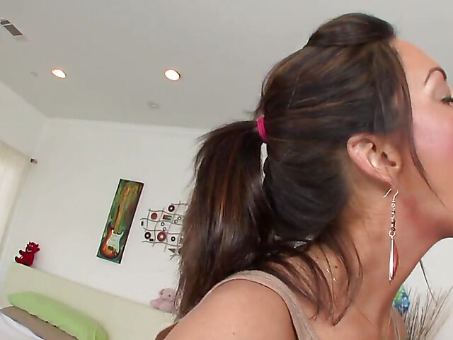 Oral sex with hot looking Tiffany Brookes