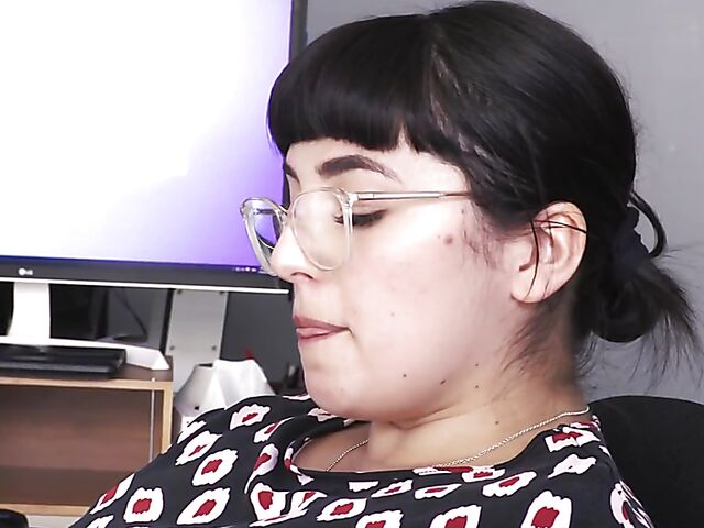Girl with glasses Luna Lux masturbating at work