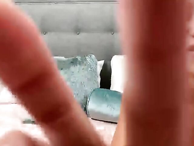 Kiara Cole's dildo masturbation video during lockdown