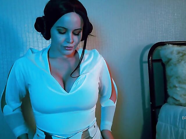 Curvy solo model Bryci as Leia shows off her big melons and bubble butt