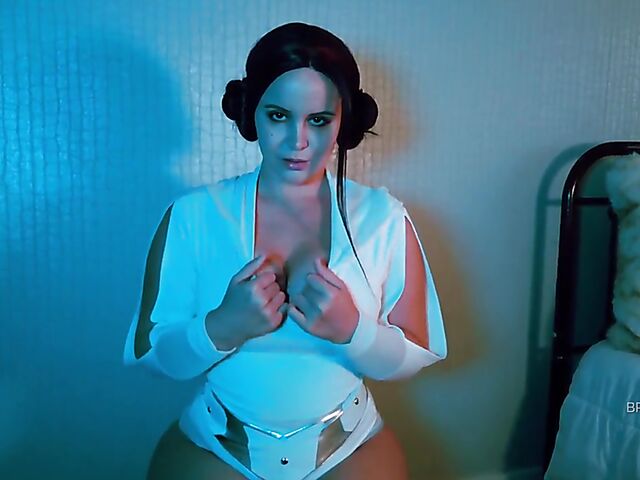 Curvy solo model Bryci as Leia shows off her big melons and bubble butt