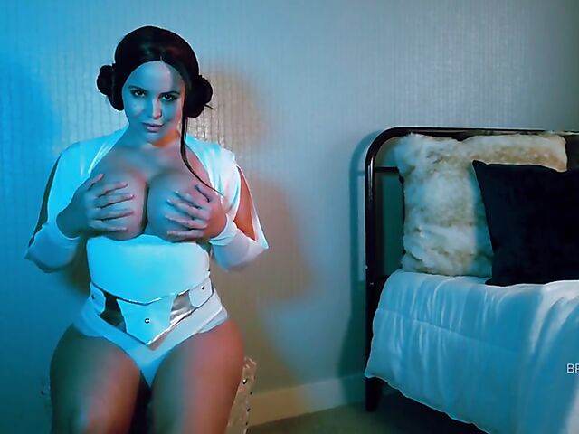 Curvy solo model Bryci as Leia shows off her big melons and bubble butt