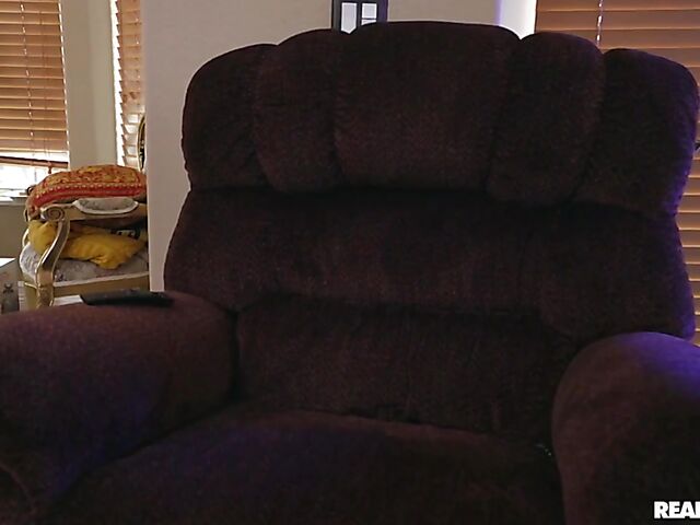 Havana Bleu and Abella Danger lesbian bedtime with a hitachi