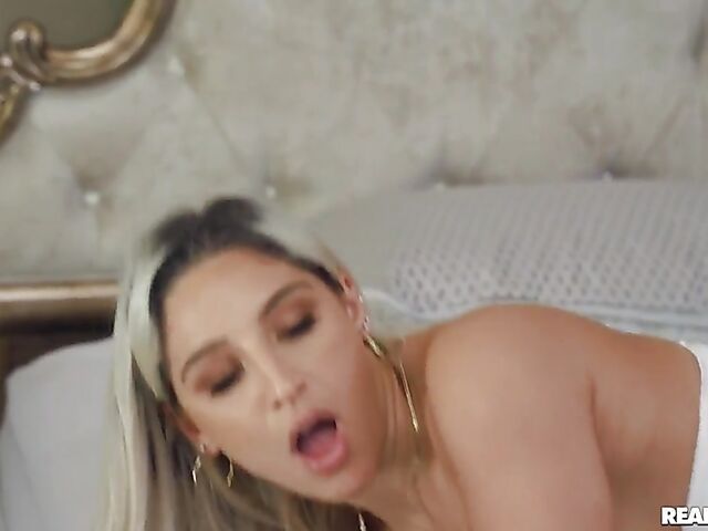 Havana Bleu and Abella Danger lesbian bedtime with a hitachi