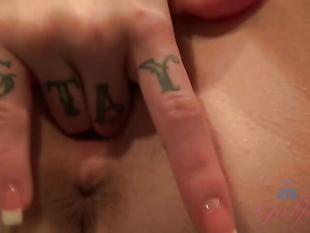 Kiera Daniels - Teen fingering her tight hole after bath