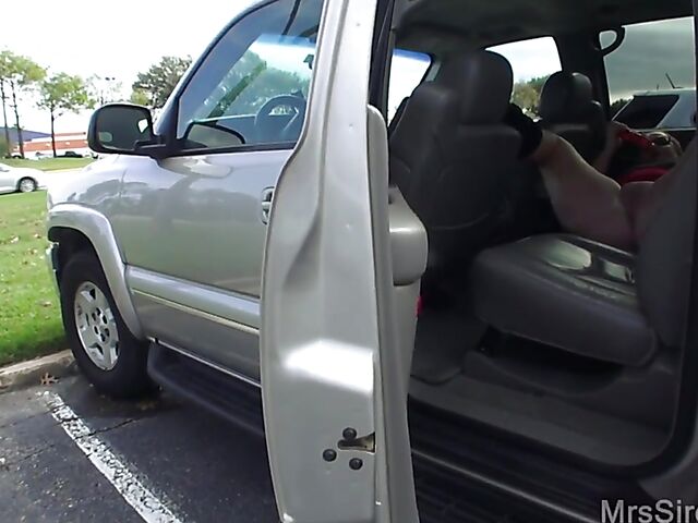 Fat ass Mrs Siren car masturbation and blowjob