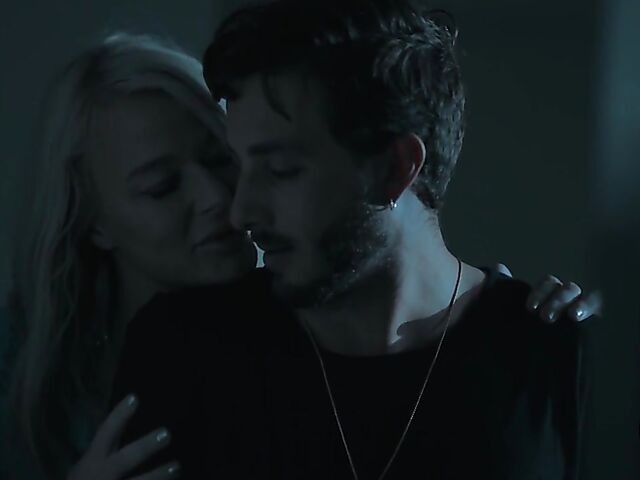 Creampie MILF fuck in the dark with London River