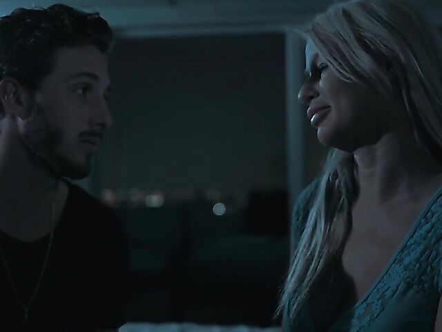 Creampie MILF fuck in the dark with London River