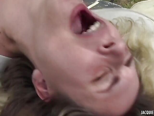 Outdoor mature sex with 45-year-old Stephanie