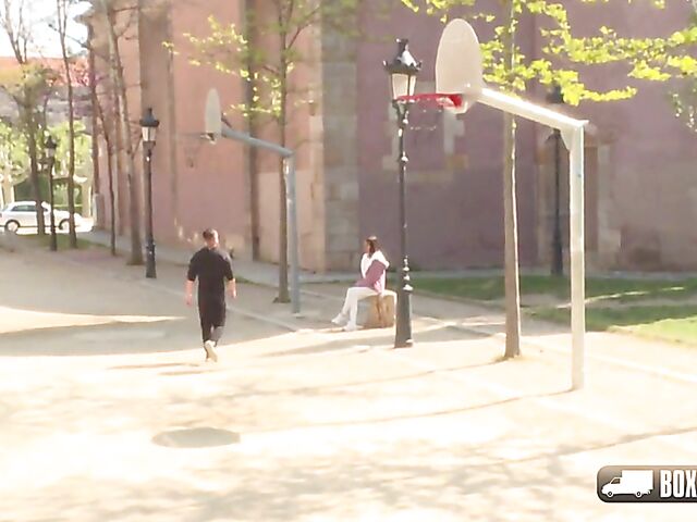 Scarlet's public sex adventure in Prague