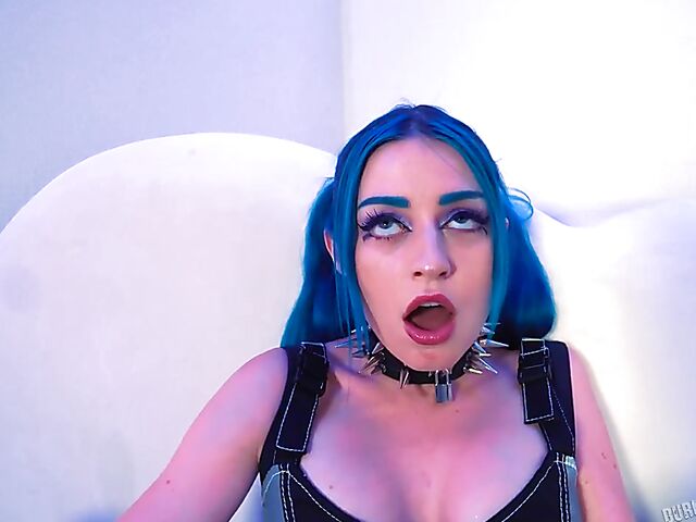 Naughty Jewelz Blu's hot POV in fishnets