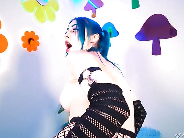 Naughty Jewelz Blu's hot POV in fishnets