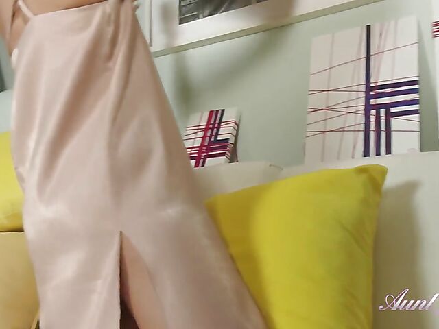 Slim milf Irena can't keep her paintbrush off her smooth pussy