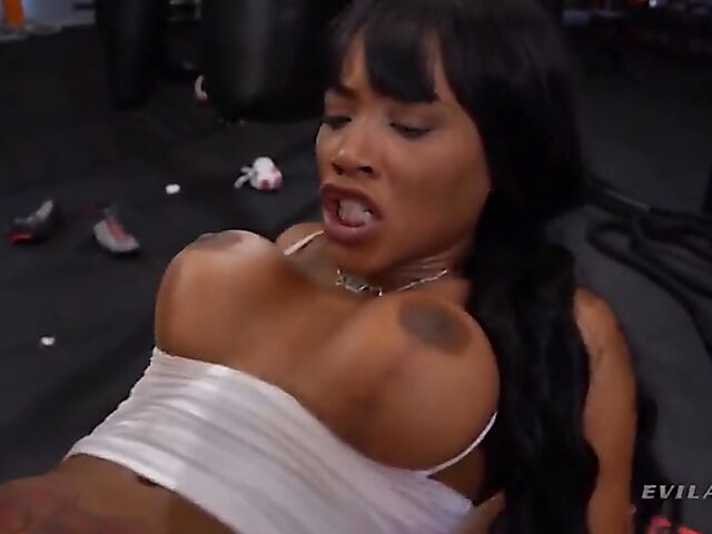 Hardcore DP in the gym with fitness babes Anna De Ville, Veronica Leal, Martina Smeraldi and Kiki Minaj