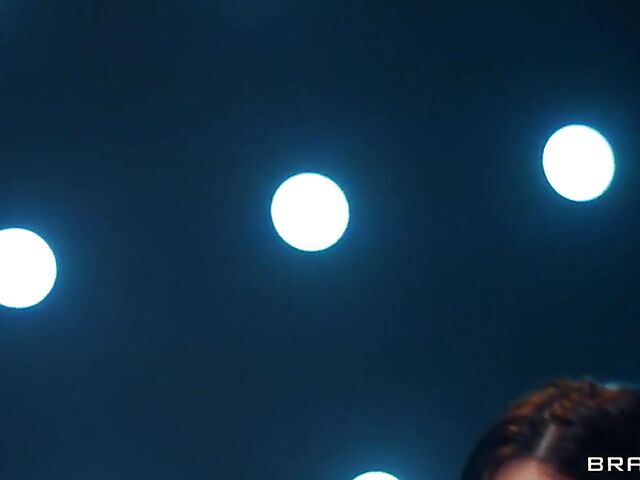 Anal oil fuck on the couch with super wet Keira Croft