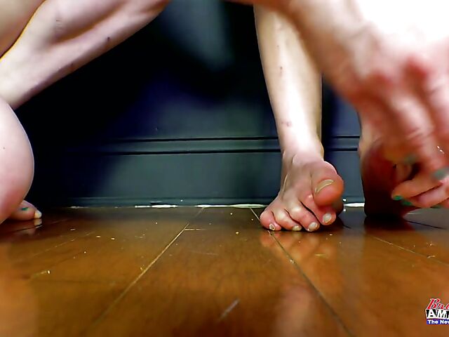 Amelea & Nicole - Two girls suck and show off their nude feet