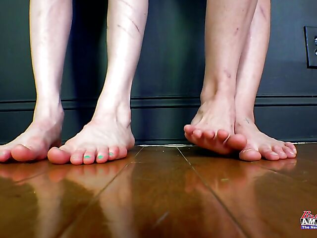 Amelea & Nicole - Two girls suck and show off their nude feet