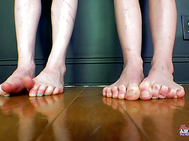 Amelea & Nicole - Two girls suck and show off their nude feet